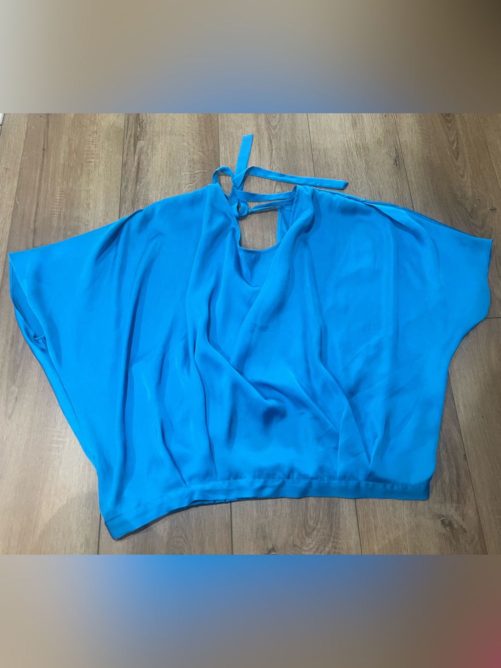 Vince Camuto Bright Blue Light Flowy Silky Top  Large